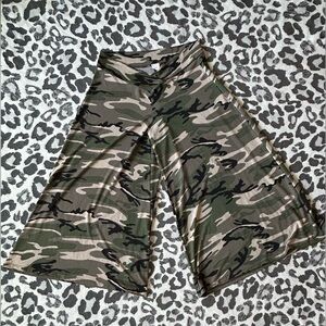 No boundaries baggy capris